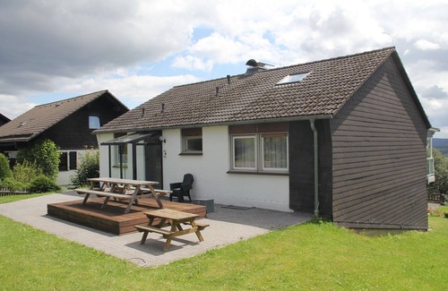 Neuastenberg Villa | "Family house Hannelore" up to 12 people
