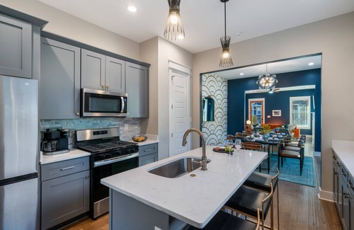 Memphis House | Family house in a great location! King beds and great decor!