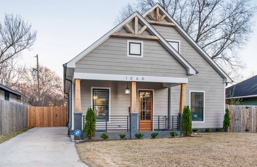Memphis House | Family house in a great location! King beds and great decor!