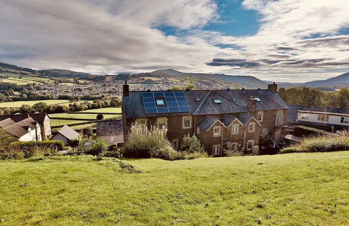 Llangattock House | Family house in the Brecon Beacons (close to Crickhowell, Hay & Brecon)