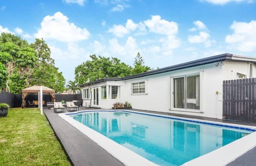 Ives Estates House | Family House w/Pool+Backyard+Nature