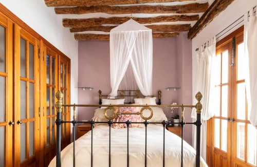 Albunuelas Cottage | Family house with 5 bedrooms, pool and terrace with views.