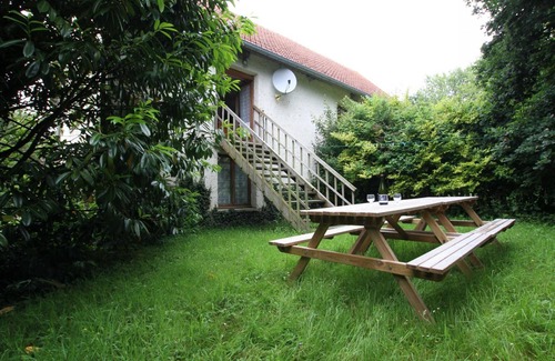Cerences Cottage | Family house with garden, pets allowed and WiFi