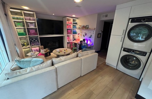 Valencia House | Family, kid and dog friendly, Fenced yard, 3 bed, 3 bath.