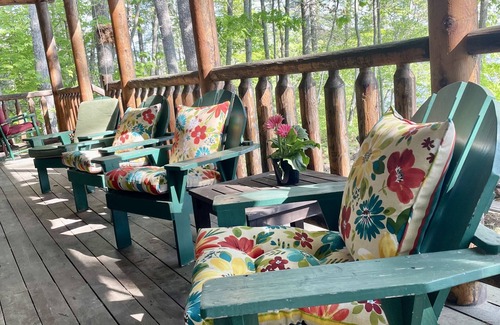 East Wakefield Cabin | Family, Kid Heaven- lakefront adventure- spacious log cabin, cook's kitchen!