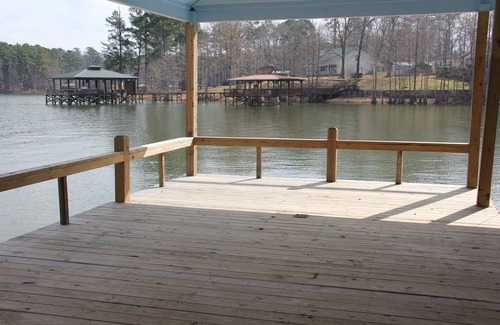 Hemphill House | Family Lake Getaway/Fisherman's Paradise with private boat ramp