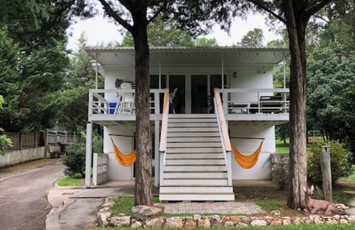 Chapin House | Family lakehouse+ private dock, ask about FB season man cave