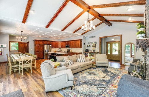 Sandyville Cabin | Family Lakeside Cottage | New SAUNA | 4-6 BR | up to 20