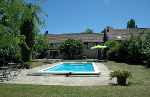 Meyronne House | FAMILY LODGING LARGE COMFORT 10 PERSONS PRIVATE SWIMMING POOL