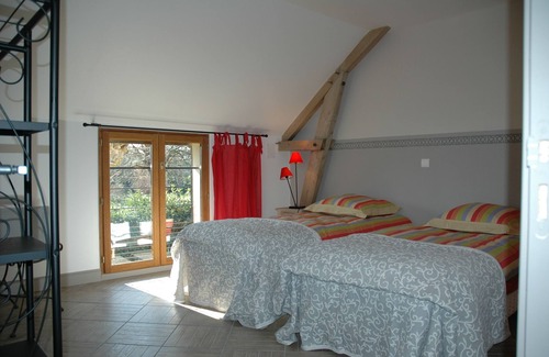 Meyronne House | FAMILY LODGING LARGE COMFORT 10 PERSONS PRIVATE SWIMMING POOL