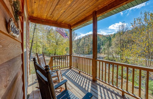 Jasper Cabin | Family memories @ Creekside cabin ON the creek! 2 mi to Jasper, Buffalo River