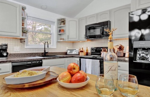 Tobyhanna House | Family Mountain Retreat - Hot Tub - Sauna - Fire Pit- Game Room - Fireplace