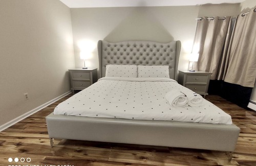 Fort Lee House | Family nice house with parking and front yard ,