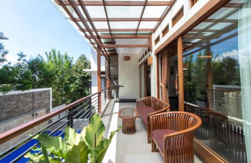 Bandung Villa | Family Only Villa with Pool & City View - 6BR De Reiz Meily Syariah