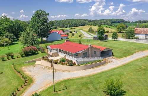 Greeneville Apartment | Family oriented and equipped with all of the essentials needed to relax