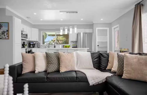 Bearss Plaza House | Family Paradise! 5BR, Pool, BBQ, MIL Suite