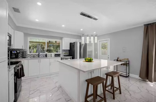 Bearss Plaza House | Family Paradise! 5BR, Pool, BBQ, MIL Suite