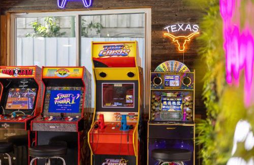 Dallas House | Family Paradise Playhouse includes Pool and Gameroom