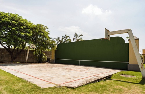 Jiutepec House | Family paradise with swimming pools, green spaces and sports facilities
