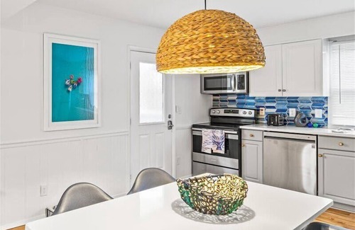 Crescent Beach Apartment | Family Pet-Friendly Getaway Beach Nest #3
