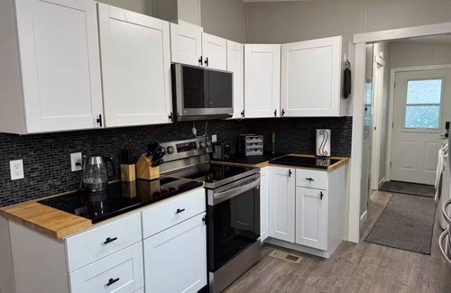 Deer Park House | Family & Pet Friendly 3-bdrm house 15 min N of Spokane in Deer Park fenced yard