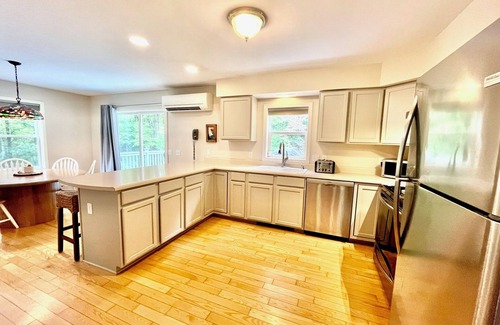 Ithaca House | Family/Pet Friendly Cape close to Cornell and Ithaca College
