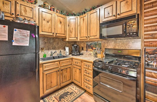 Pinetop-Lakeside Cabin | Family & Pet Friendly: Rustic Lakeside Cabin