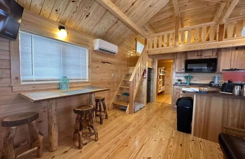 Holly Ridge Cabin | Family + Pet-Friendly Cabin w/Loft | Surf City