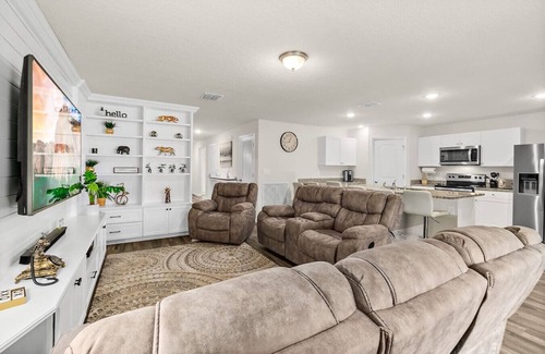 Palm Coast Apartment | Family Pool Retreat Sleeps 10 Near Beach BBQ