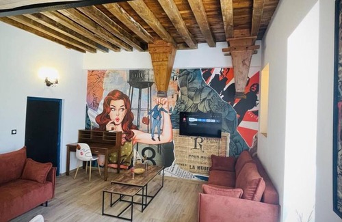 Montaigu-le-Blin Cottage | Family pop'art house, unique decor near Vichy