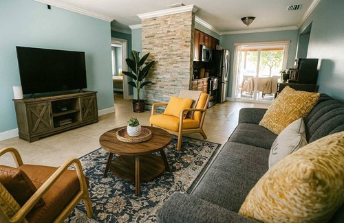 Pompano Beach House | Family-Ready 3 BDR Retreat Close to Beach Fun.