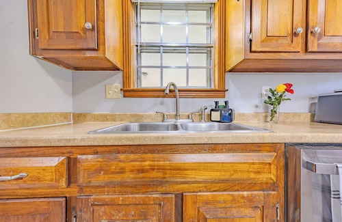 Raleigh House | Family-Ready 3BR Memphis Stay + Office