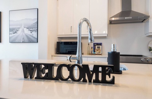 Oakville House | Family-Ready 4BR | Close to Trails, Shops & More