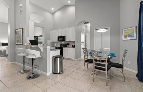 Briargrove House | FAMILY Resort Home Near Disney & Universal - Private SW Facing Pool + Game Room