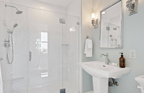 West Mystic House | Family Retreat 0.8 miles from The Mystic Drawbridge & close to Noank village