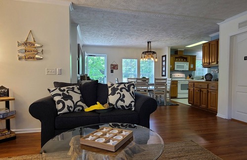 Smith Mountain Lake House | Family retreat at the Lake! Dock the boat, fish, jump, or swim from the dock.