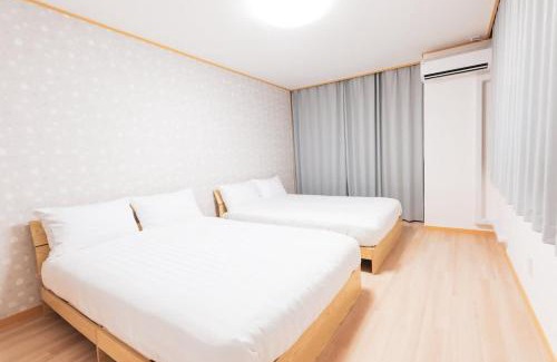 Naniwa Apartment | Family Retreat in Namba 160 M square upto 16 pax w Kids