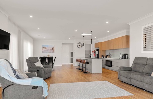 Coronet Bay House | Family retreat on ½ acre near Phillip Island — pet-friendly & modern.