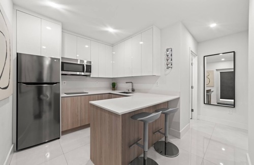 Ludlam House | Family Retreat: Pool, Games & Private Apartment