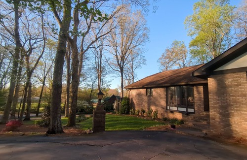 Hendersonville House | Family Retreat to the Mountains!