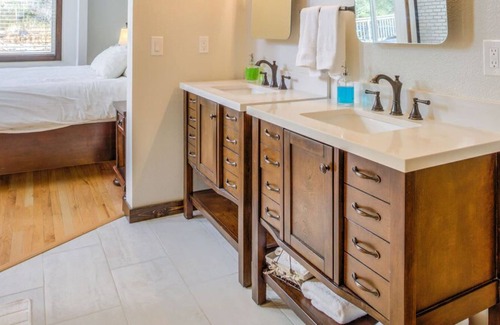 Colorado Springs House | Family Retreat at Cheyenne Mountain