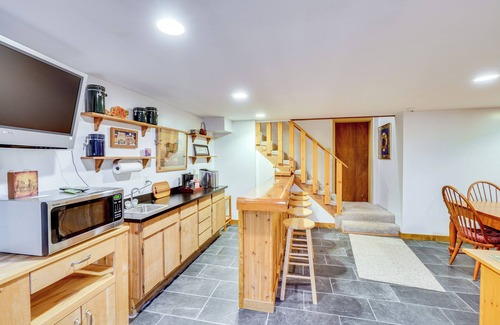 Berryville House | Family Retreat w/Deck Near Appalachian Trail!