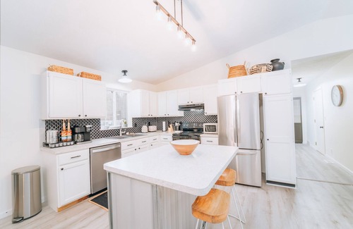 Fennville House | Family retreat w/pool, fire pit & game room. Near Saugatuck, wineries & beach!