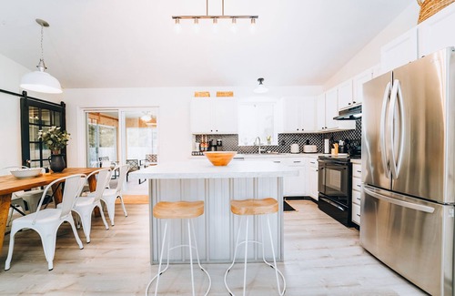 Fennville House | Family retreat w/pool, fire pit & game room. Near Saugatuck, wineries & beach!