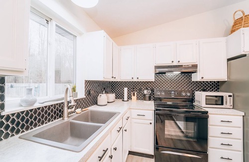 Fennville House | Family retreat w/pool, fire pit & game room. Near Saugatuck, wineries & beach!