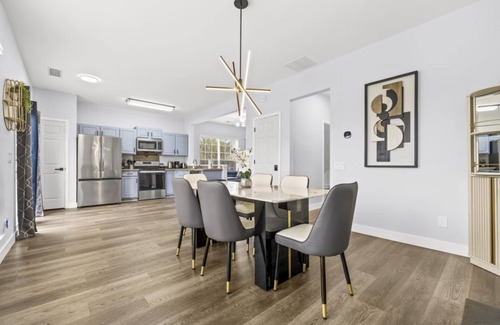 Charlotte House | Family Retreat with Modern Comforts
