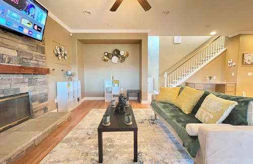 Fontana House | Family Reunion: 5BR/2.5BA, near Highway 15 & 210