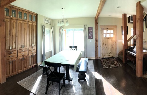 Eden House | Family Reunion Paradise with room to spare - Sleeps 21+ Close to Ski and Lake