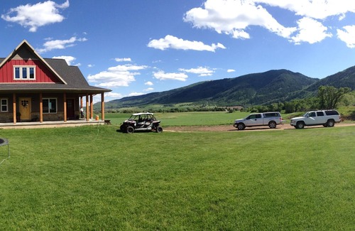 Eden House | Family Reunion Paradise with room to spare - Sleeps 21+ Close to Ski and Lake