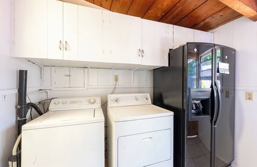 Hidden Valley House | Family Reunions Large Groups 2 homes + Studios Sleeps 29 Volleybal Ct 2 Hot tubs